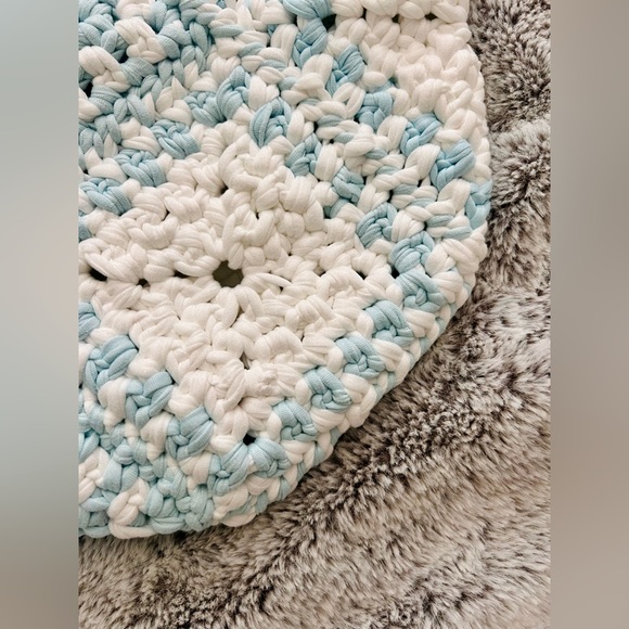 Handmade crochet patterned handbag - Picture 2 of 6